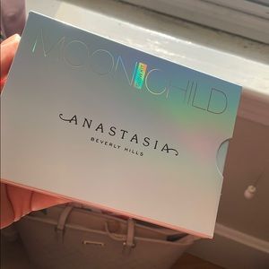Anastasia Beverly Hills Moon Child Glow Kit